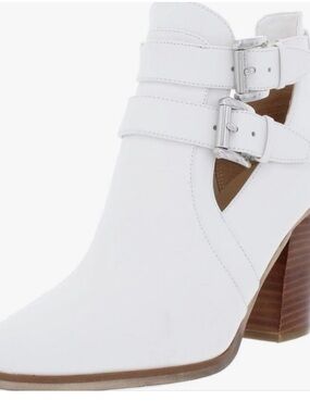 NWOT Liz Claiborne White Celia boot.